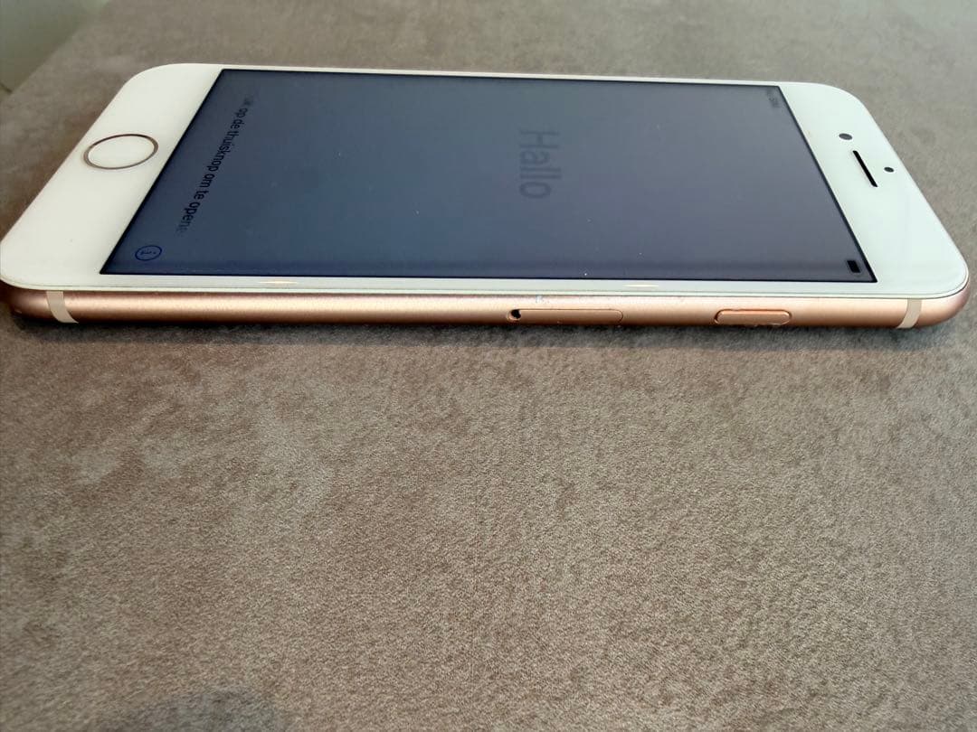 iPhone8 ゴールド