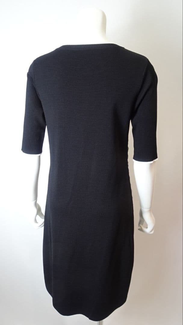 【新品】スーパービューティー胸元花モチーフサイドレーステープニットワンピース44