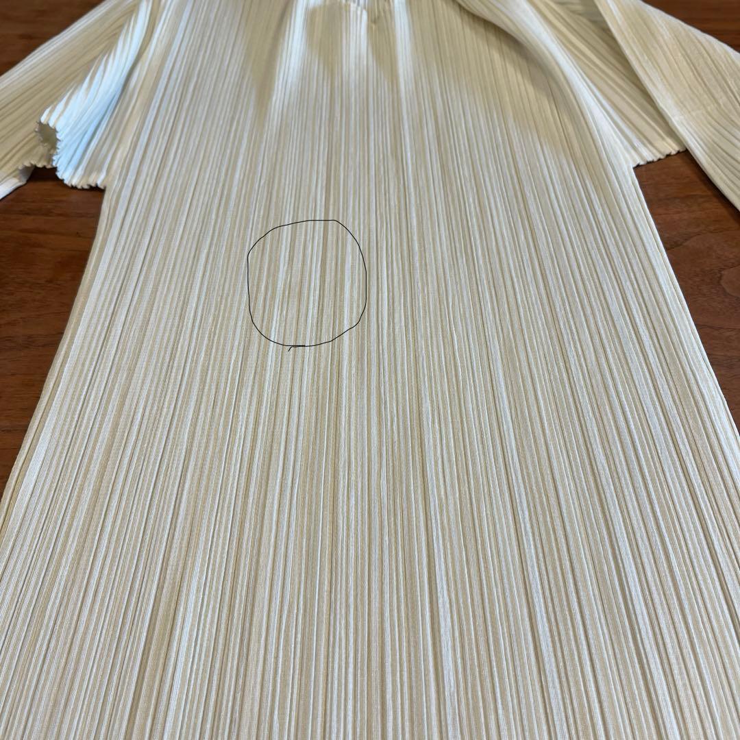 プリーツプリーズ　長袖トップス 白　サイズ4