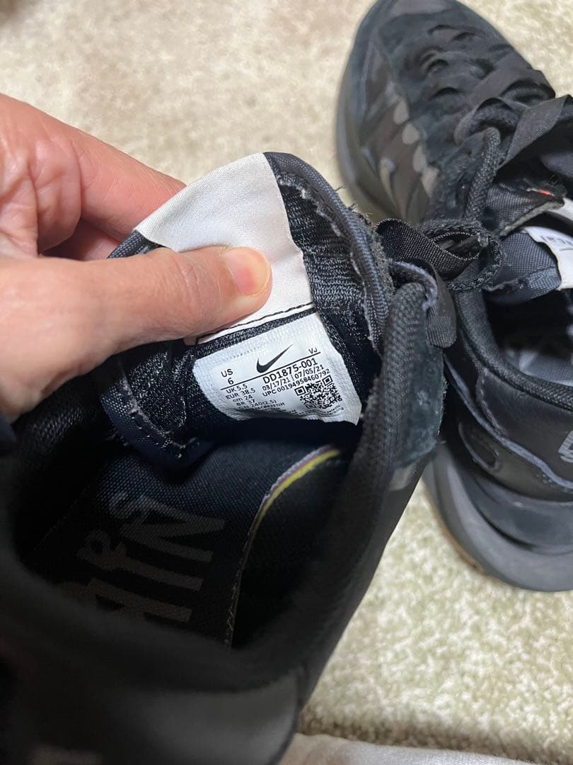 Sacaiㄨnikeブラック スニーカー