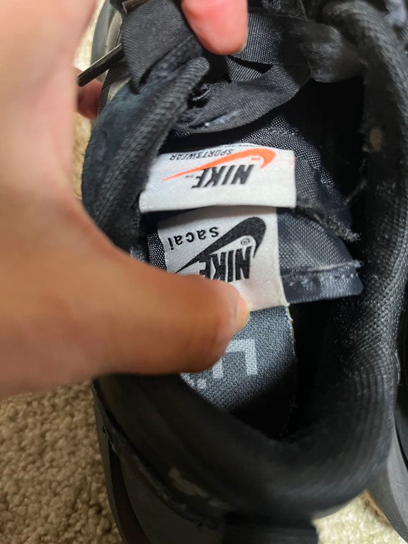 Sacaiㄨnikeブラック スニーカー