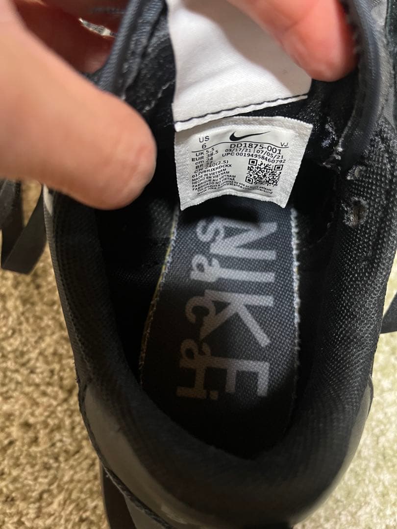 Sacaiㄨnikeブラック スニーカー