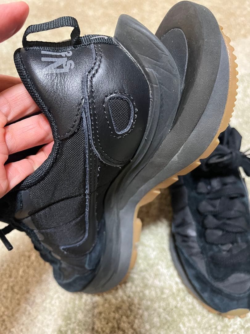 Sacaiㄨnikeブラック スニーカー