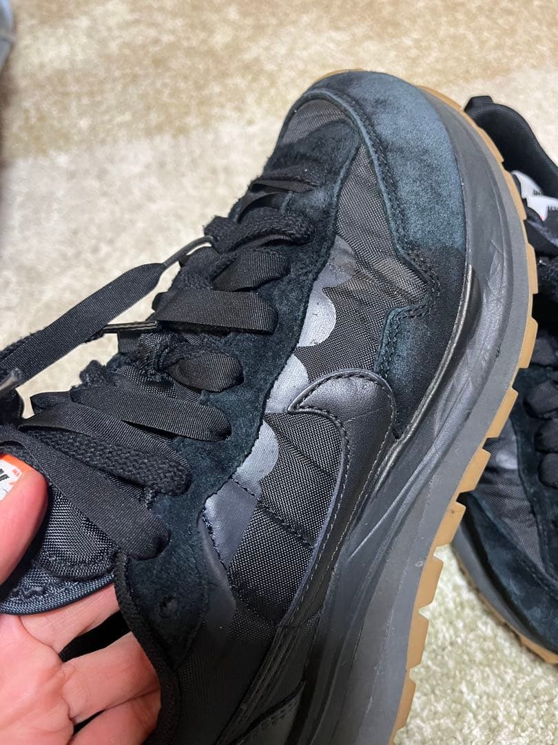 Sacaiㄨnikeブラック スニーカー