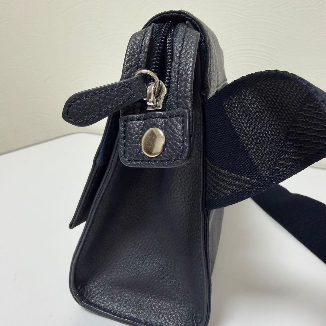 ear PAPILLONNER ワイドテープショルダーバッグ 本革 軽量 紺色