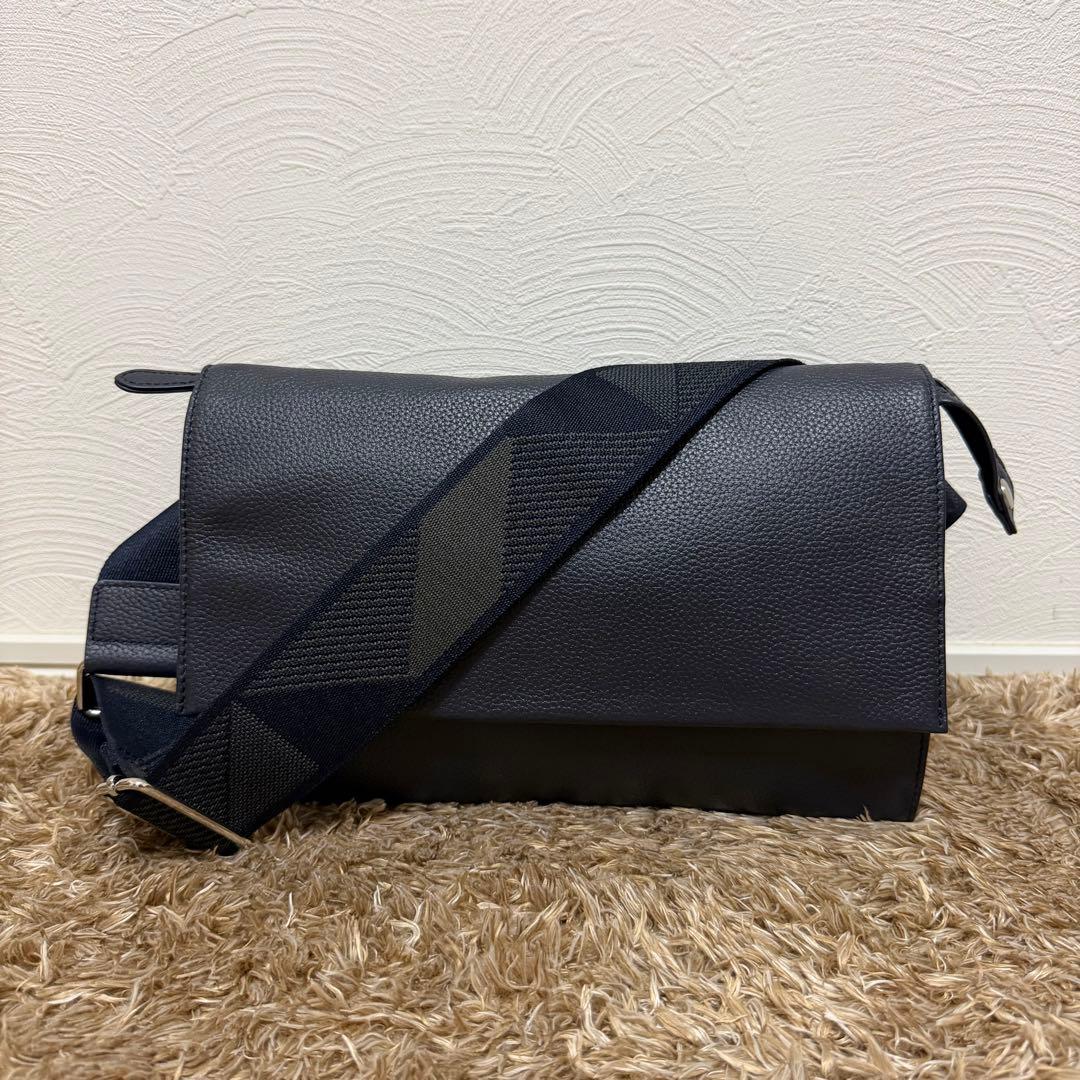 ear PAPILLONNER ワイドテープショルダーバッグ 本革 軽量 紺色