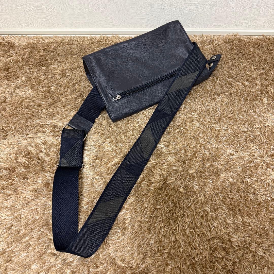 ear PAPILLONNER ワイドテープショルダーバッグ 本革 軽量 紺色