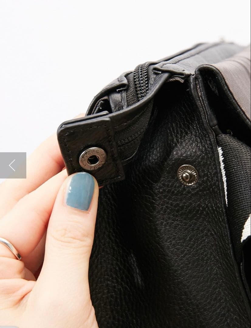 ear PAPILLONNER ワイドテープショルダーバッグ 本革 軽量 紺色