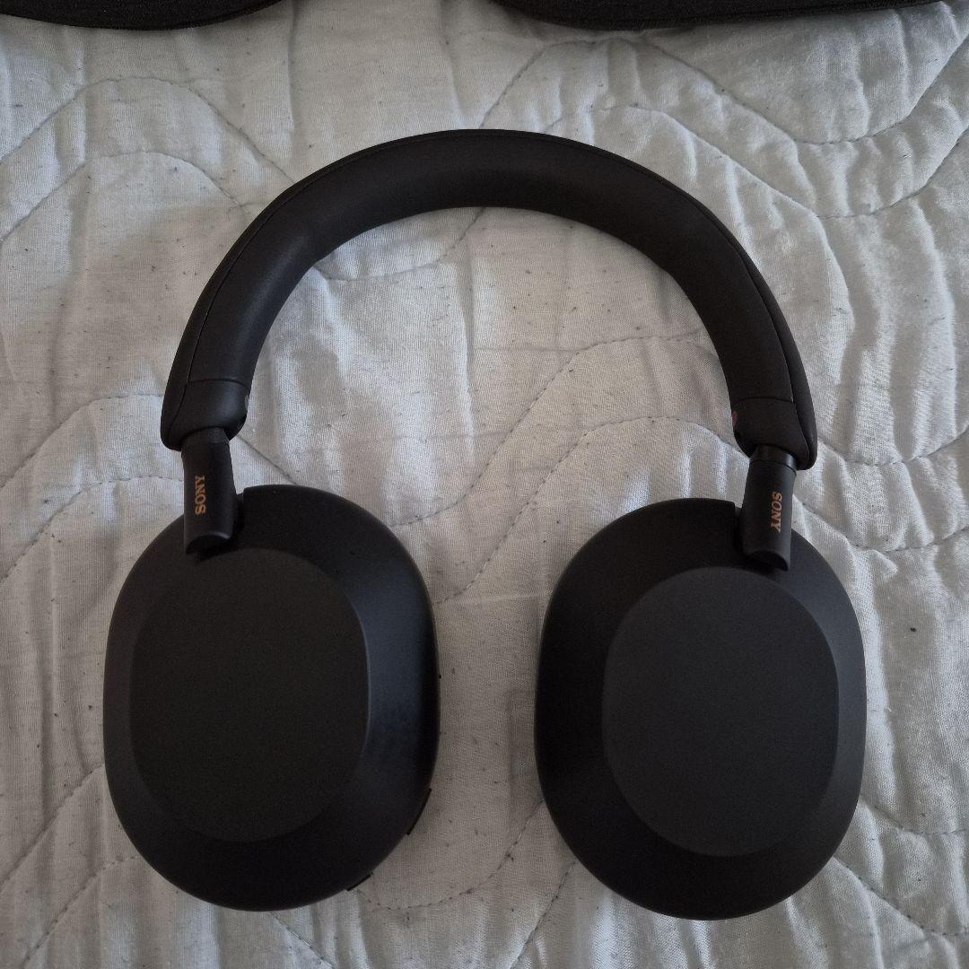 SONY ワイヤレスヘッドホン WH-1000XM5　ケース付き