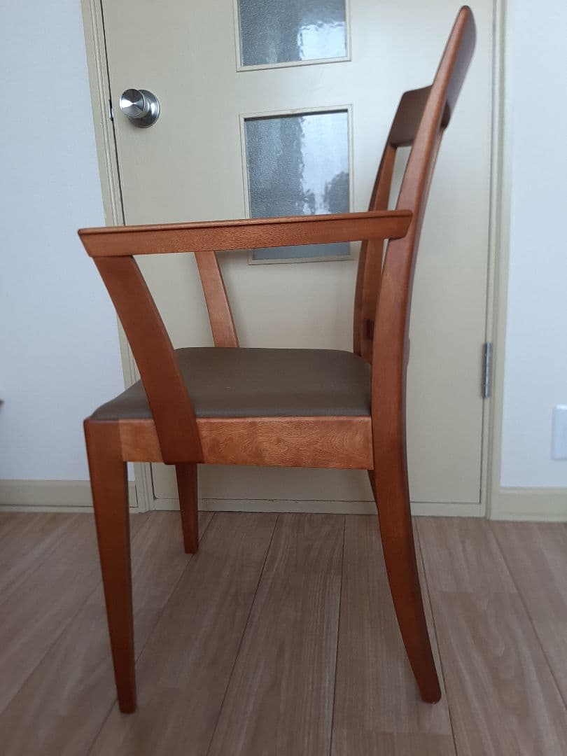 ダイニングチェア　クラレインテリア　クラビアン　肘付き