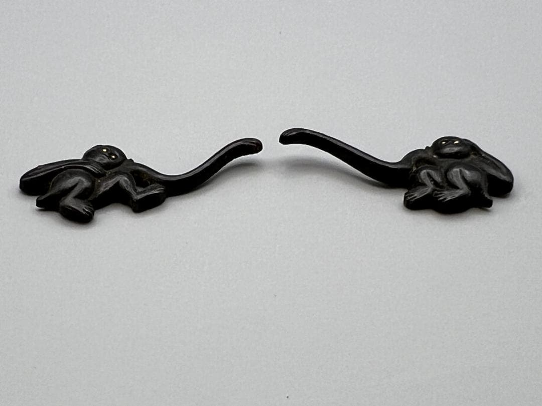 【海】江戸明治金工　長手猿図　金目　手彫　目貫一体　銅製鍍金　骨董品　箱付