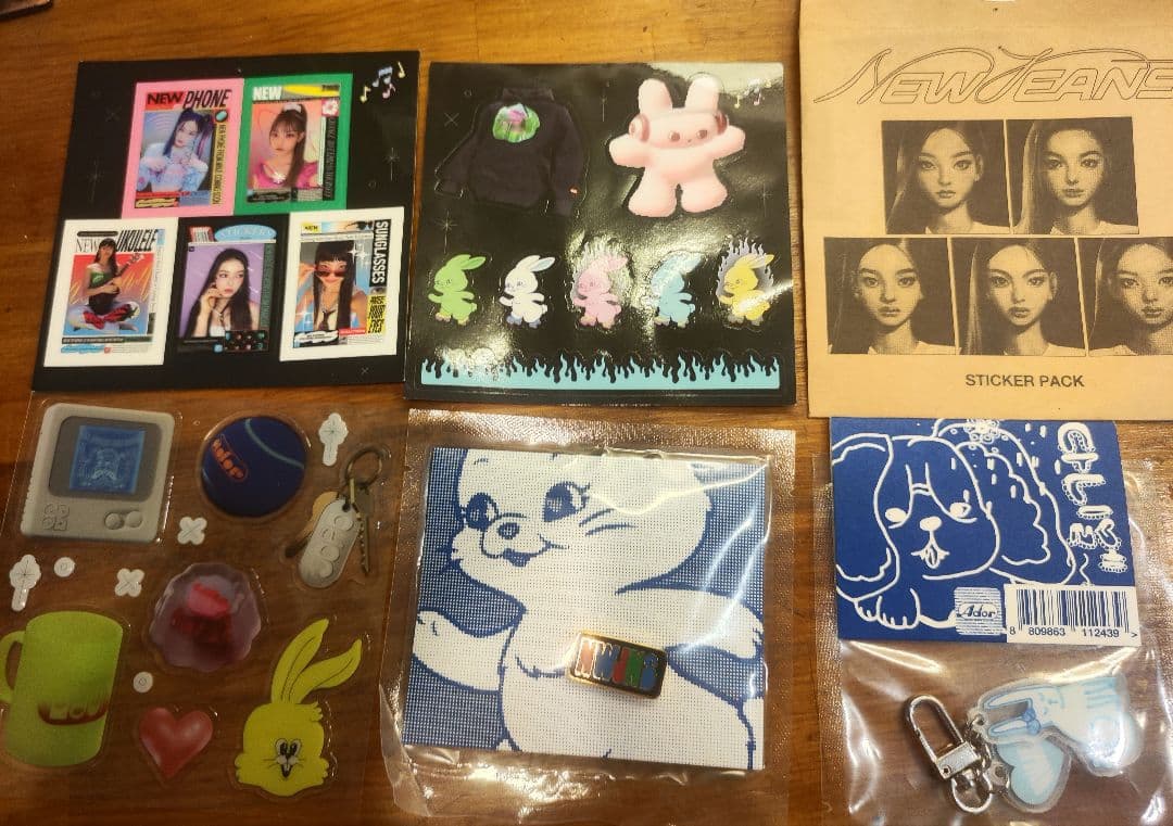 new jeansステッカー、バッジ、キーホルダー