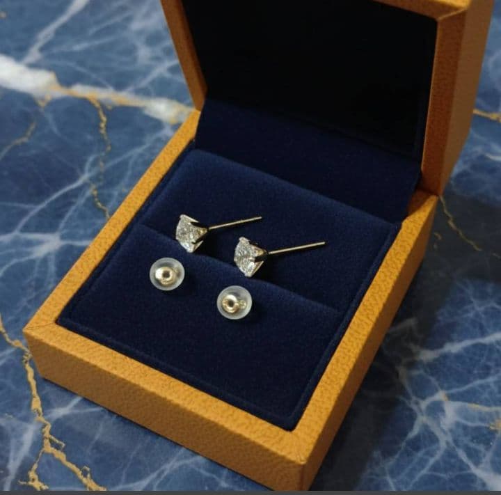 K18YG純正♥新タイプモアサナイト6ミリダイヤモンドピアス2.28ct