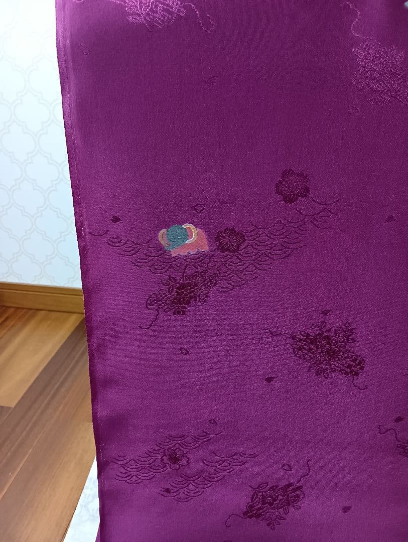 未使用　反物■御襦袢地　赤紫色　正絹　動物　花柄