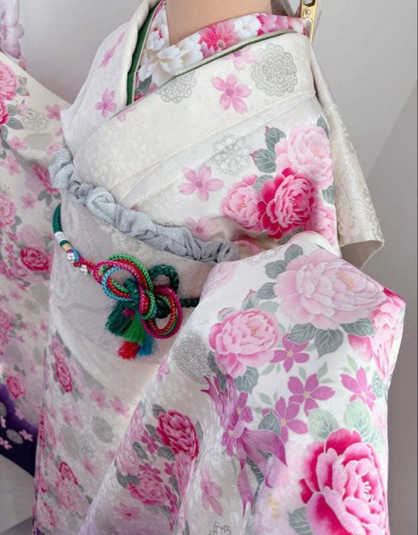 未使用に近い　正絹豪華振袖フルセット　薔薇　花柄　ホワイト　白地　成人式に