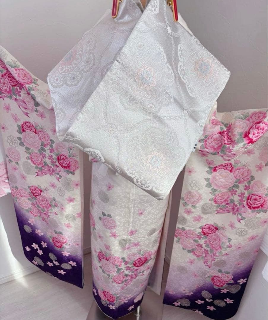 未使用に近い　正絹豪華振袖フルセット　薔薇　花柄　ホワイト　白地　成人式に