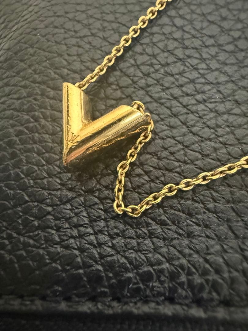 ルイヴィトン ネックレス ゴールド Vロゴ ユニセックス