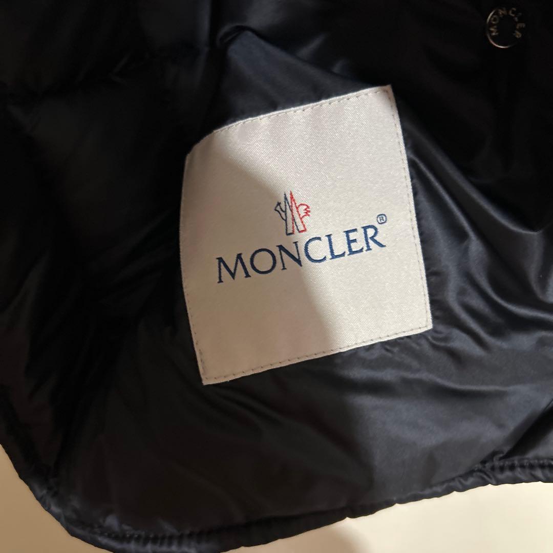 モンクレール　ダウンベスト　０