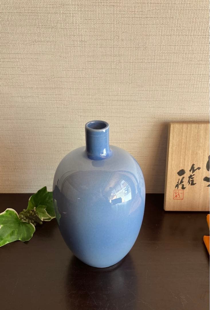 九谷焼　花瓶　花器　花入　一輪挿し　淡青釉裏銀彩　中田一於　氏作