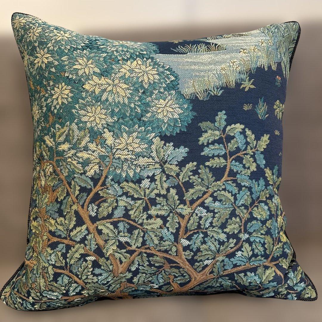 「ウィリアム・モリスのある暮らし」ジャカード織のクッションカバー（ザ・ブルック）