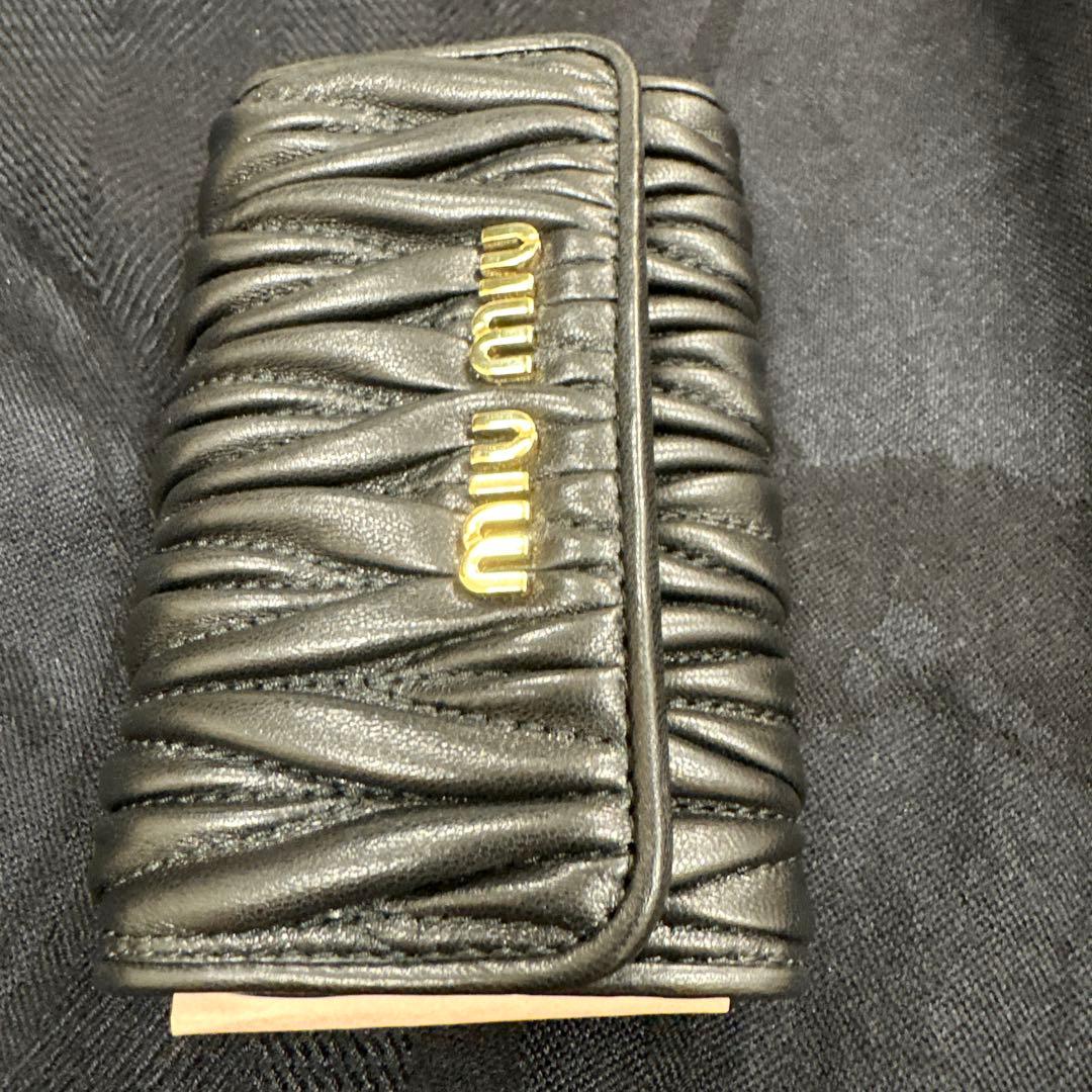 新品未使用　MIU MIUマトラッセキーケース