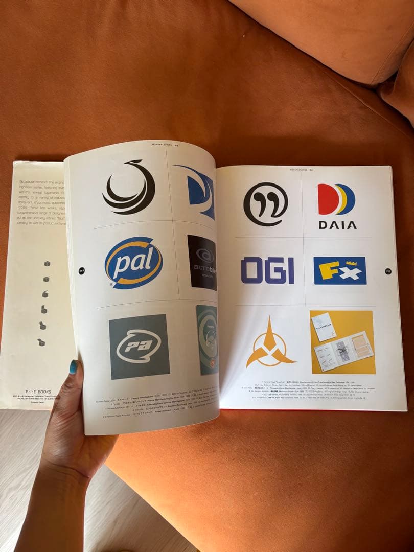 Logo world : 1600 of the world's newest…