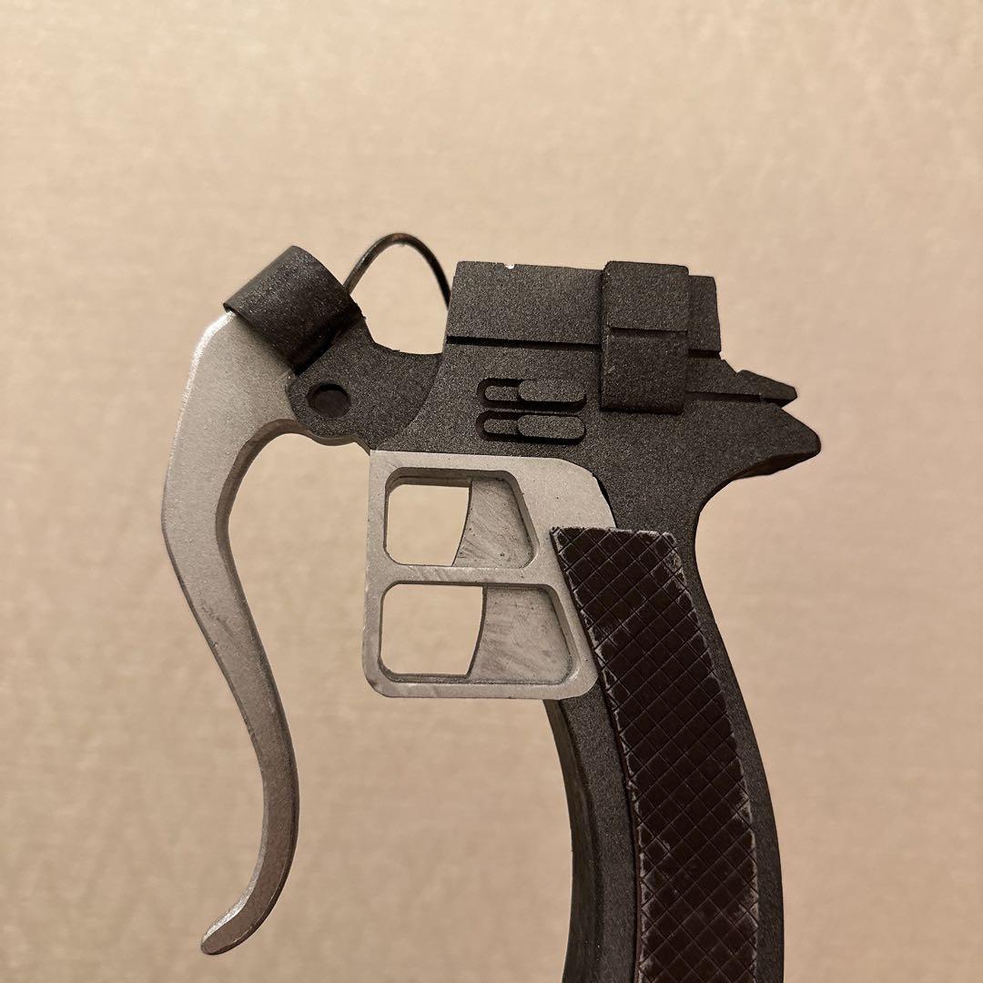 進撃の巨人　雷槍　コスプレ　武器　写真数枚あり