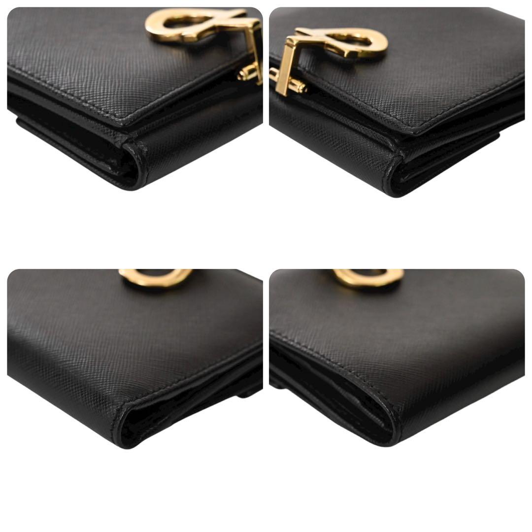 【極美品】サルヴァトーレフェラガモ　ガンチーニ　二つ折り財布　ウォレット　黒