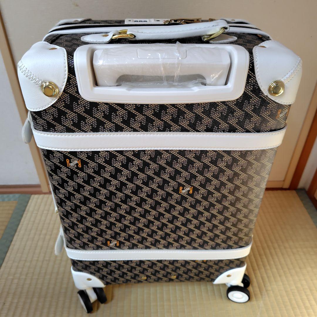 レザレクションキャリーケース ブラック/ホワイト　限定カラー 新品未使用