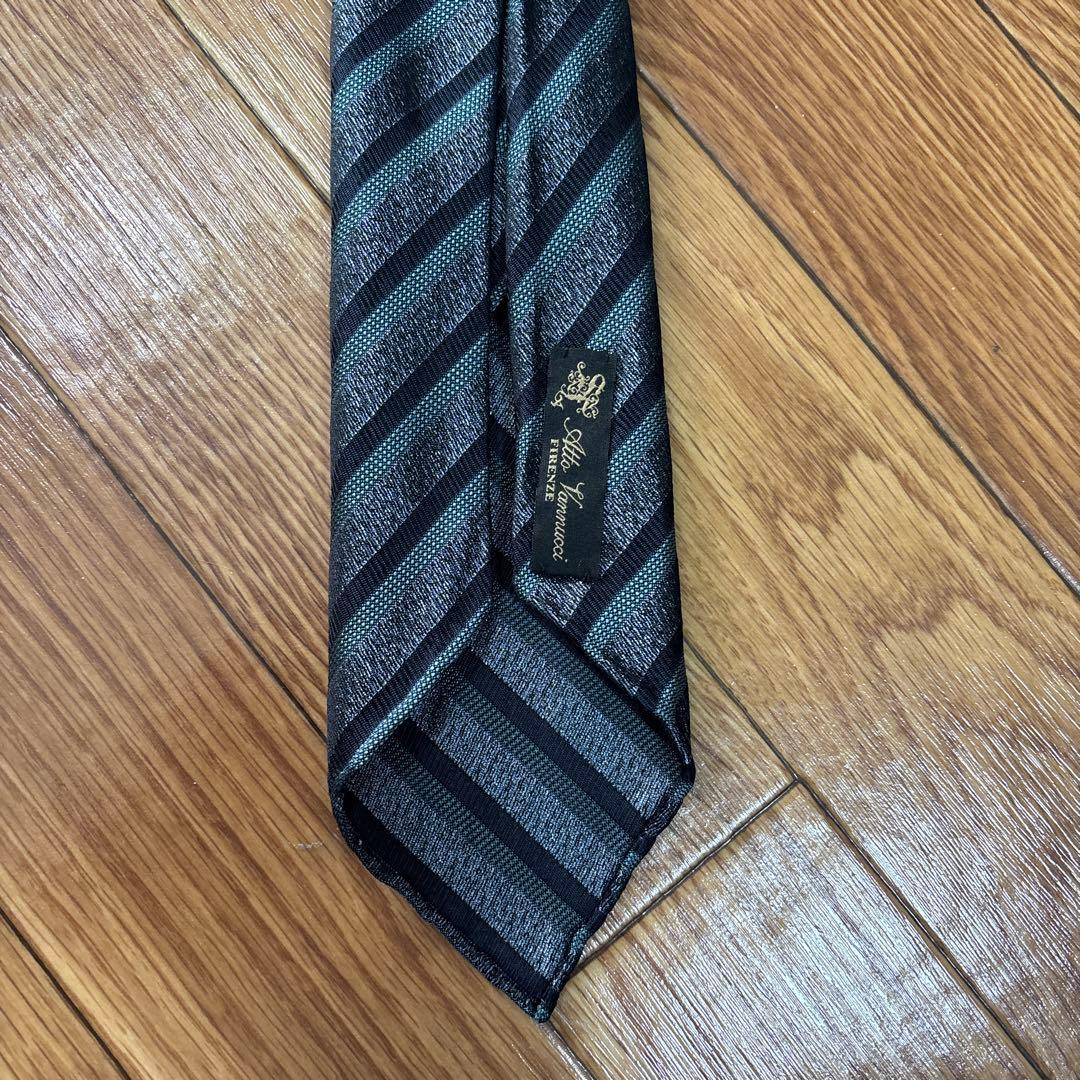 Atto Vannucci/セッテピエゲ /ダークブルー ストライプネクタイ