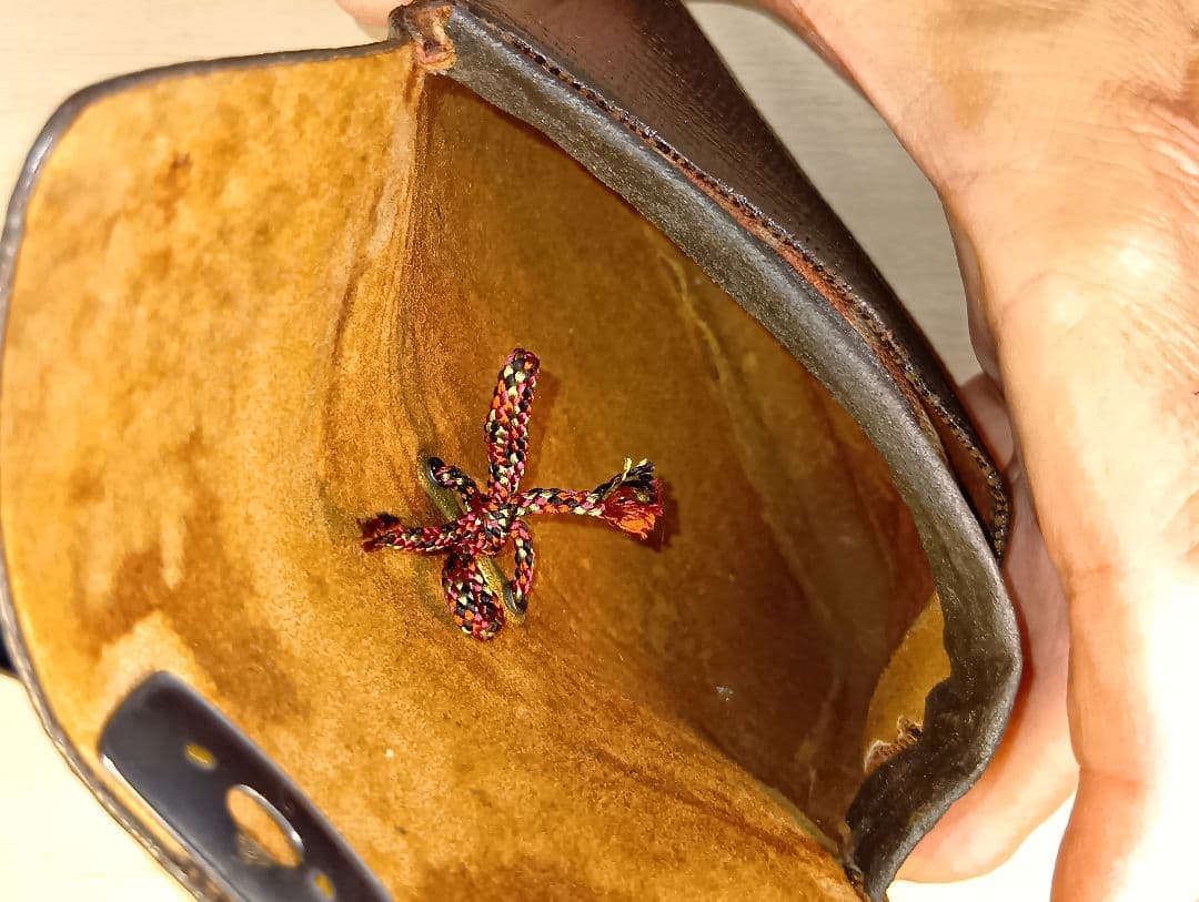 煙草入／蜻蛉前金具／草花図漆蒔絵螺鈿細工