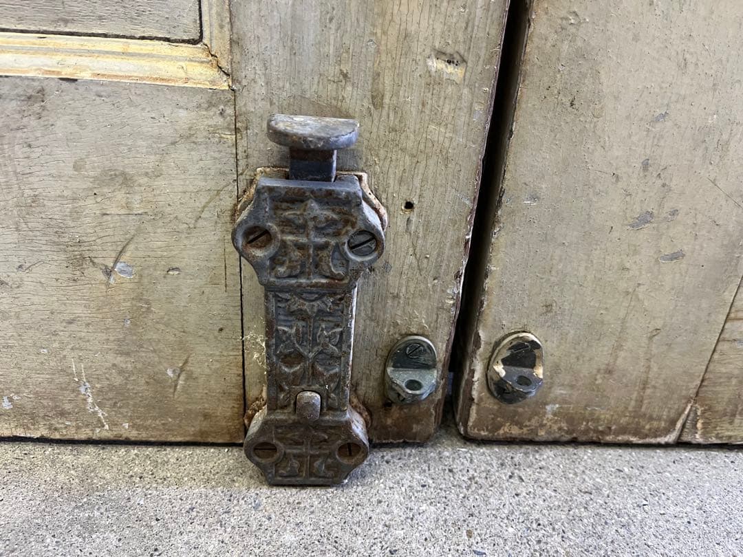 日本製アンティーク両開き木製ドア ゆらゆらガラス 洋館 観音開き