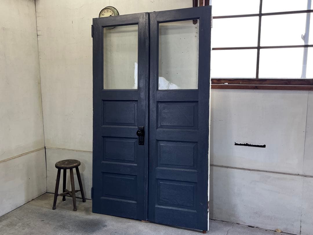 日本製アンティーク両開き木製ドア ゆらゆらガラス 洋館 観音開き