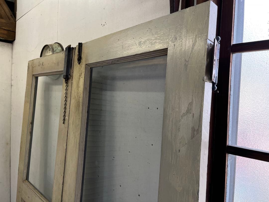 日本製アンティーク両開き木製ドア ゆらゆらガラス 洋館 観音開き