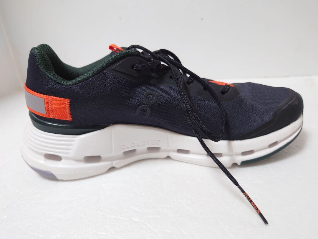 [超美品]onオンレディーススニーカー　22,5cm