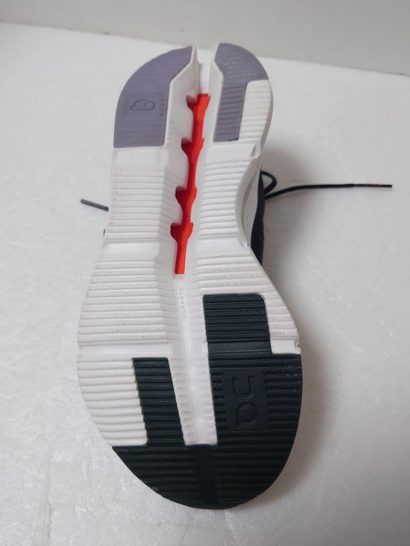 [超美品]onオンレディーススニーカー　22,5cm