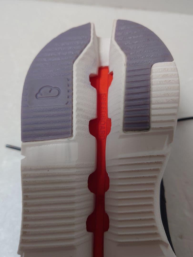 [超美品]onオンレディーススニーカー　22,5cm