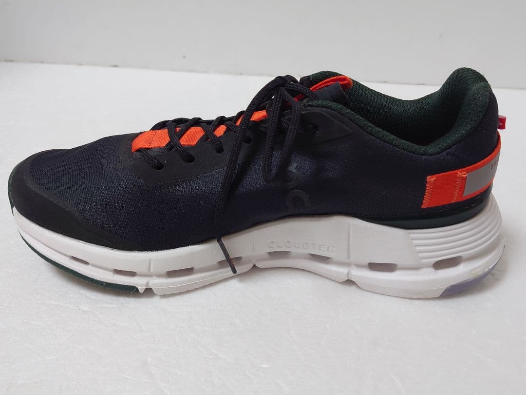 [超美品]onオンレディーススニーカー　22,5cm