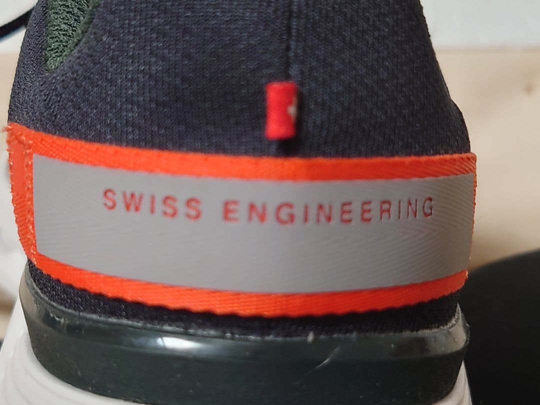 [超美品]onオンレディーススニーカー　22,5cm