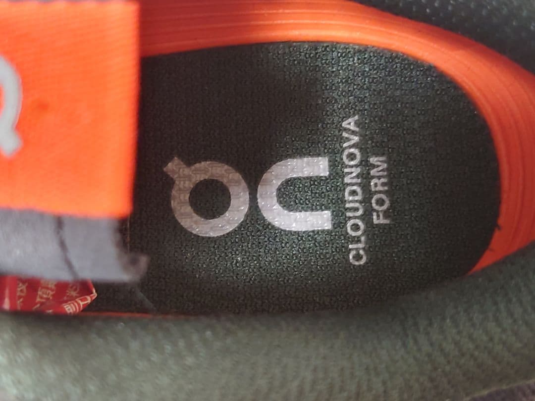 [超美品]onオンレディーススニーカー　22,5cm