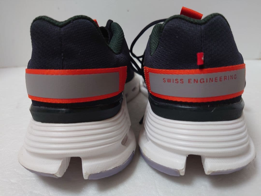 [超美品]onオンレディーススニーカー　22,5cm