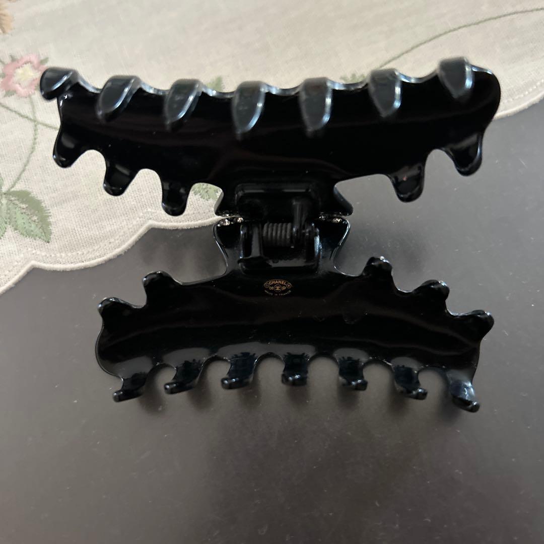 ジャンク品!! CHANEL 黒 ヘアクリップ ラインストーン付き