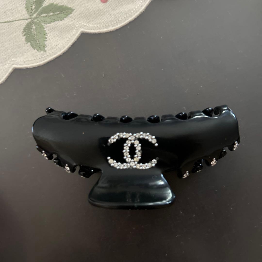 ジャンク品!! CHANEL 黒 ヘアクリップ ラインストーン付き