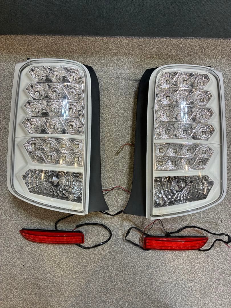 ルミオン テールランプ　白　サンダーテール　LED リフレクター　エムブロ