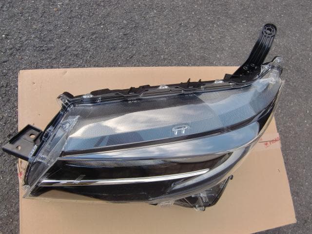 ダイハツ ムーブ LA850S 左ヘッドランプ