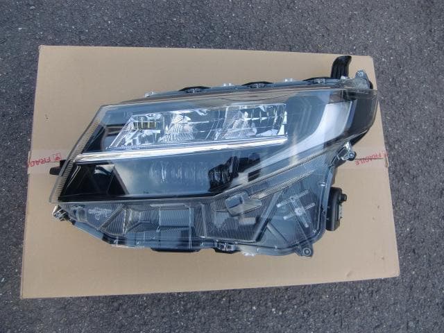 ダイハツ ムーブ LA850S 左ヘッドランプ