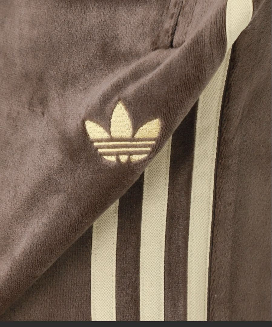 アディダス　トラック　ベロアパンツ