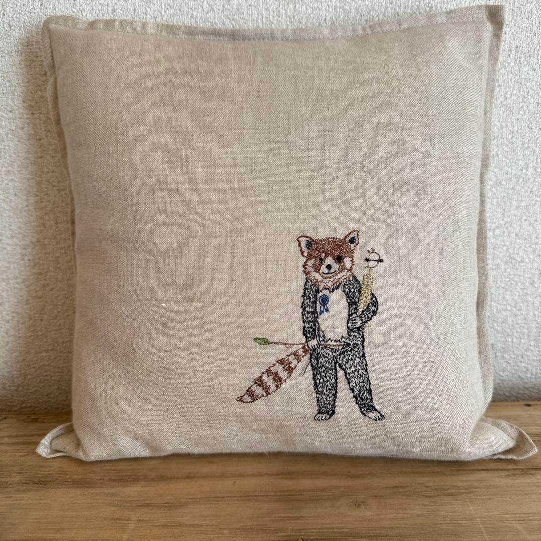 もも助出品　CORAL & TUSK クッション クマ刺繍&あらいぐま
