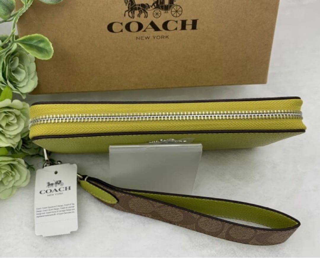 COACH ライムグリーン 長財布