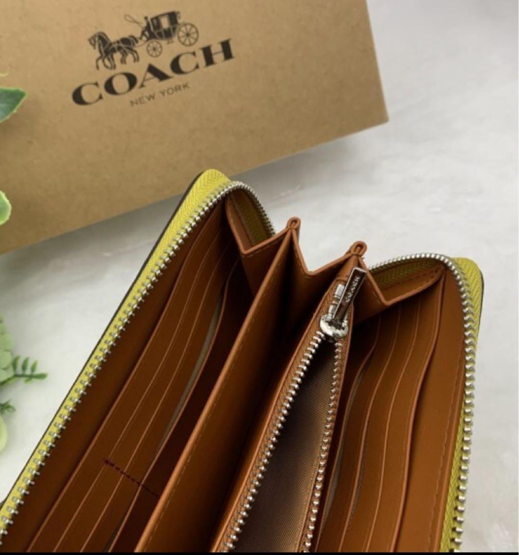 COACH ライムグリーン 長財布